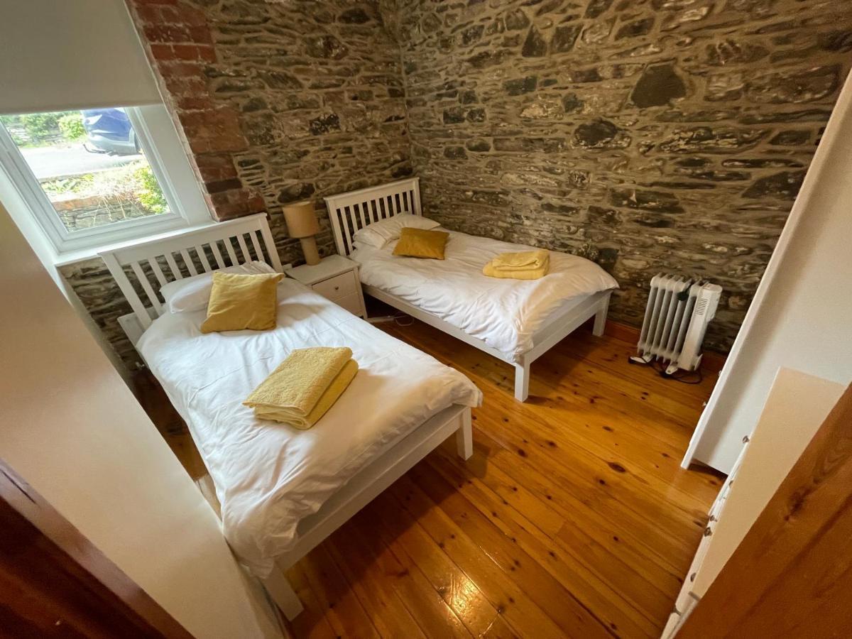 Lovely Apartment Overlooking The Harbour And Bay Ardglass Ngoại thất bức ảnh