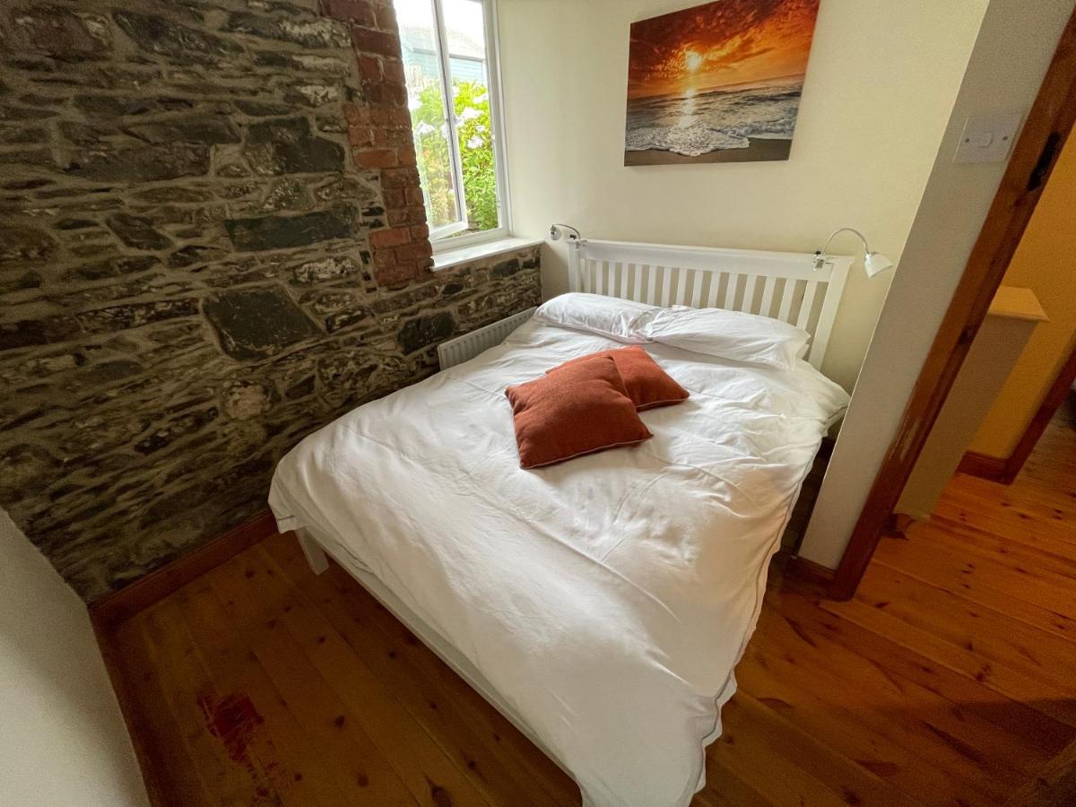 Lovely Apartment Overlooking The Harbour And Bay Ardglass Ngoại thất bức ảnh