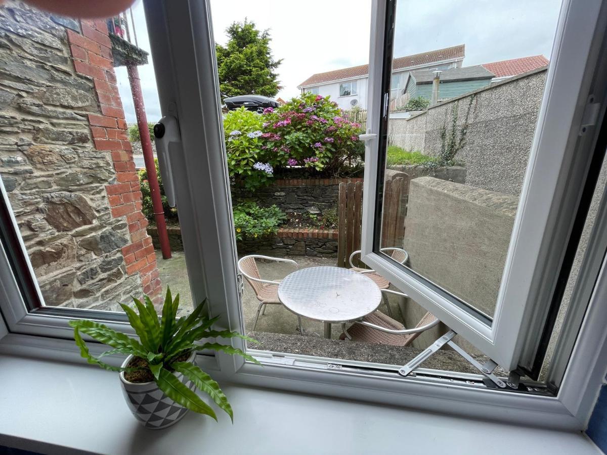 Lovely Apartment Overlooking The Harbour And Bay Ardglass Ngoại thất bức ảnh
