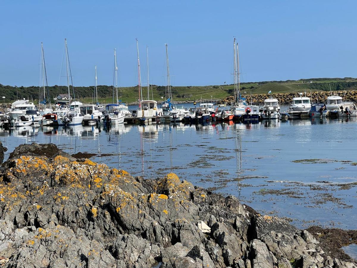 Lovely Apartment Overlooking The Harbour And Bay Ardglass Ngoại thất bức ảnh